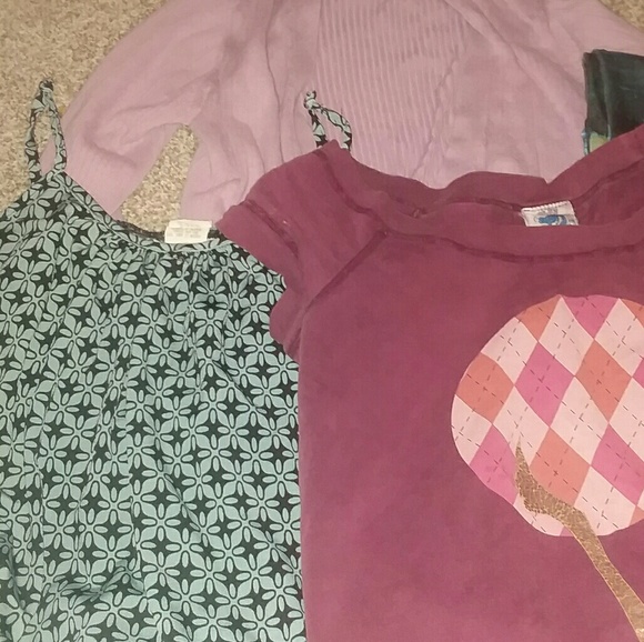 6 tops and a pair of leggings med.to L - Picture 5 of 6